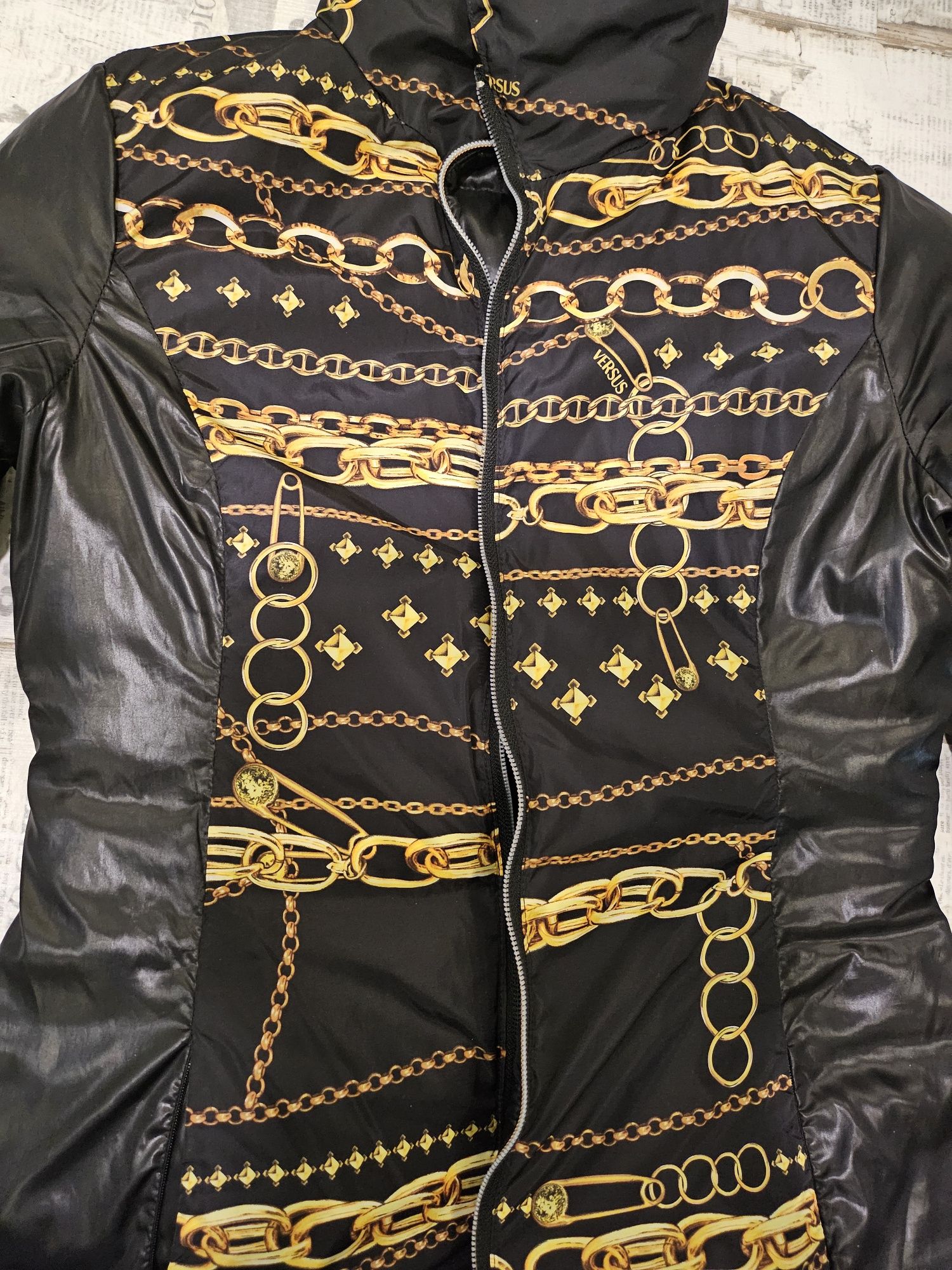 Цена 80 лева Двулицево яке Versace Versus