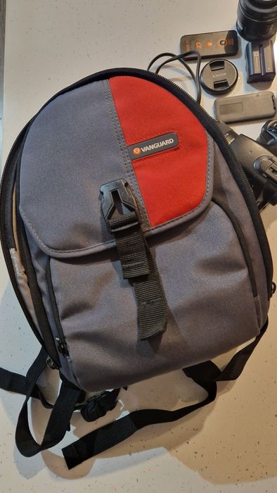 Фотоапарат Sony A65 с допълнителен обектив и аксесоари