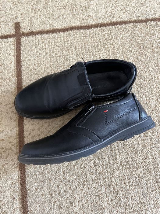 продам туфли на мальчика.