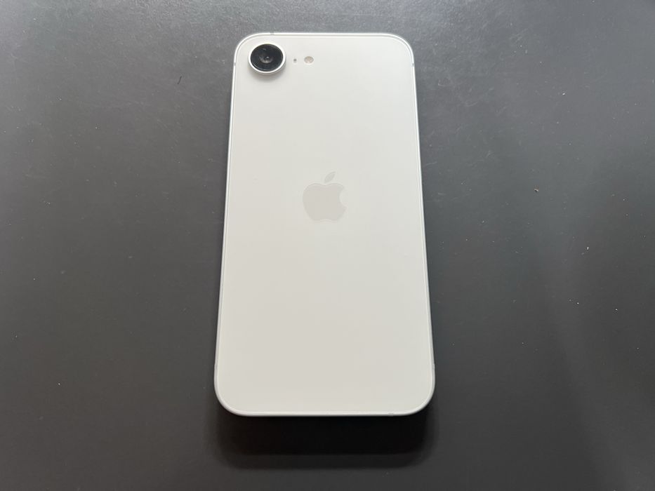 Продавам Apple iPhone 16e 128GB