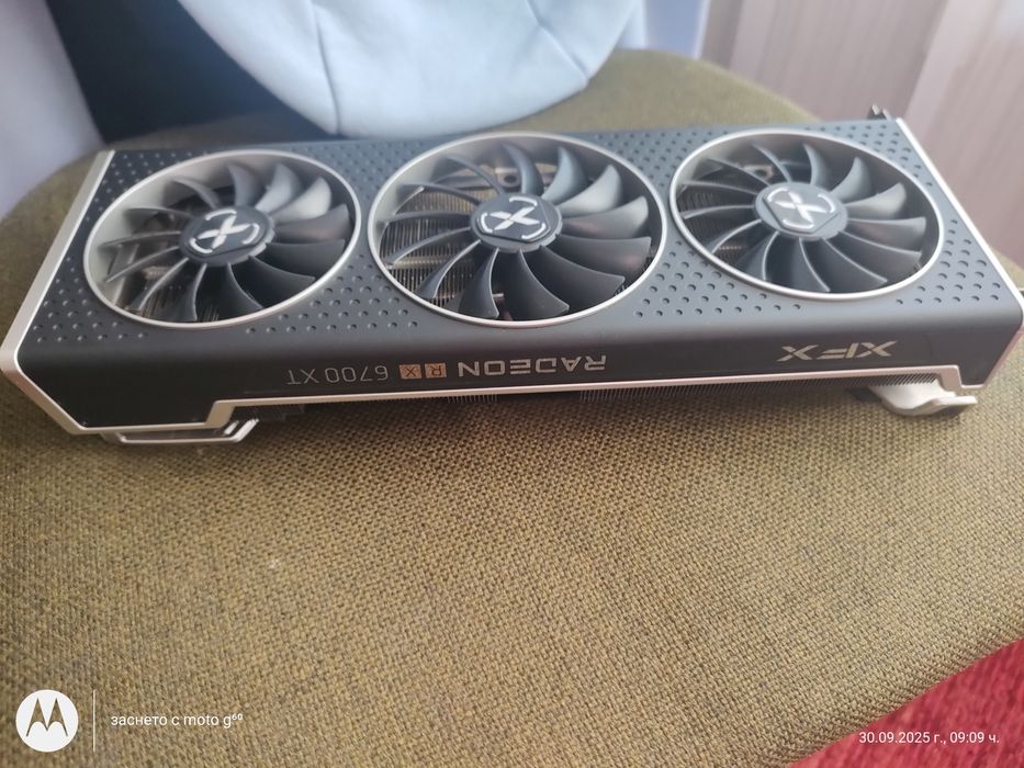 Продавам Видеокарта XFX Radeon RX6700XT