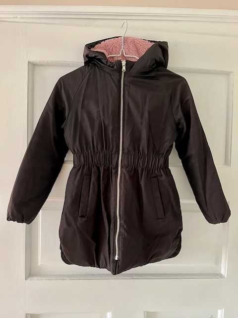 Зимно дълго яке Benetton - цвят антрацид с розов пух, водоустойчиво