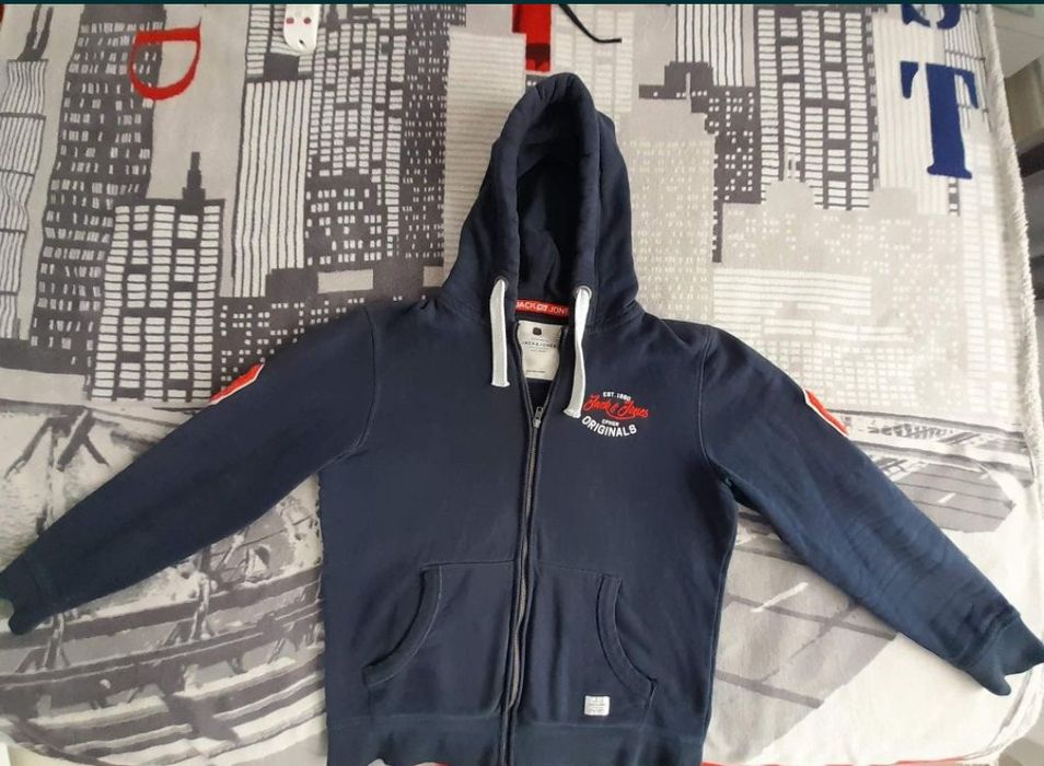 Vând hanorac Jack Jones, mărimea L produs de calitate.