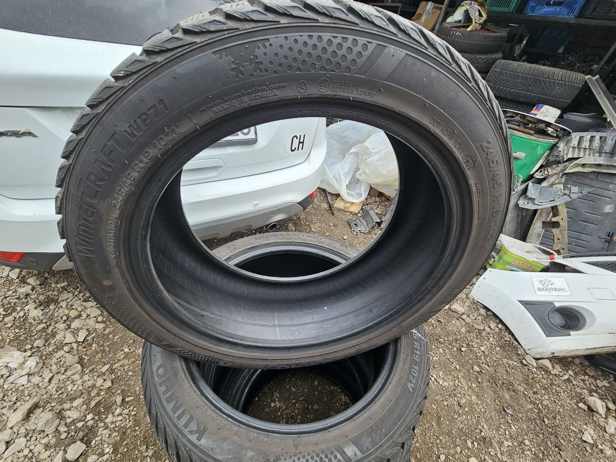 Kumho wp71 245 45 R19