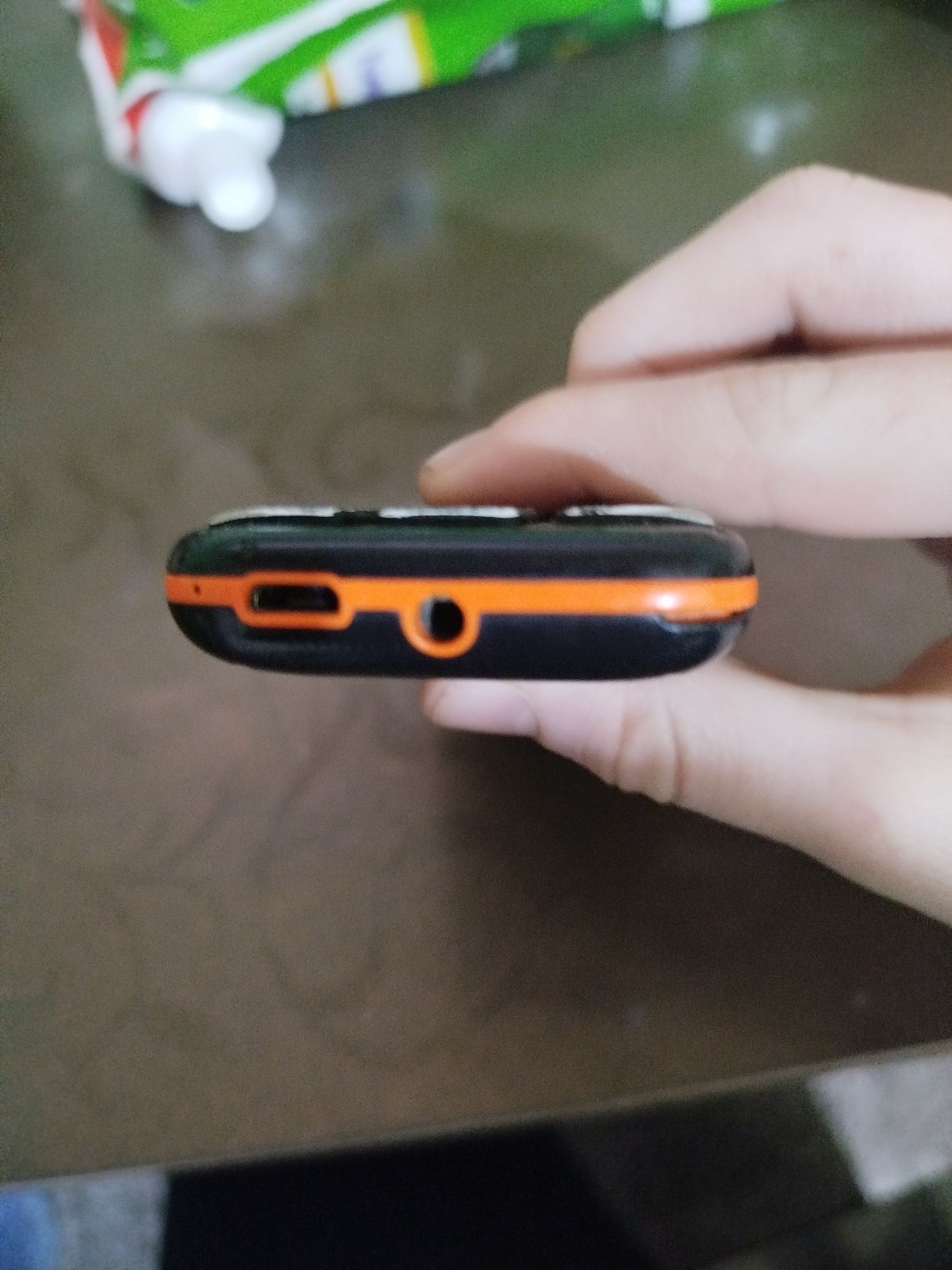 Novey knopochniy telefon