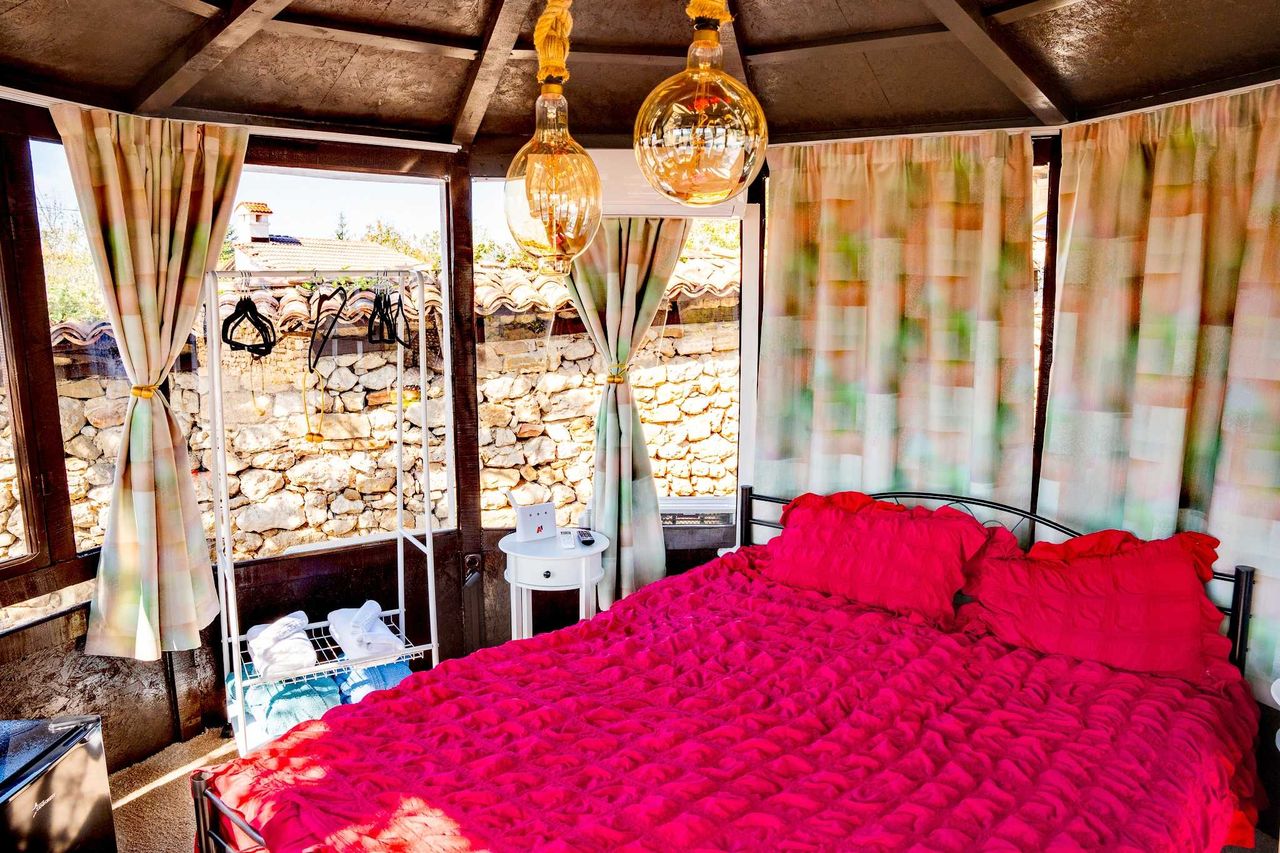 Продава се Къща в Велико Търново, Акация - 16 кв.м за 271 €/кв.м - Снимка #6
