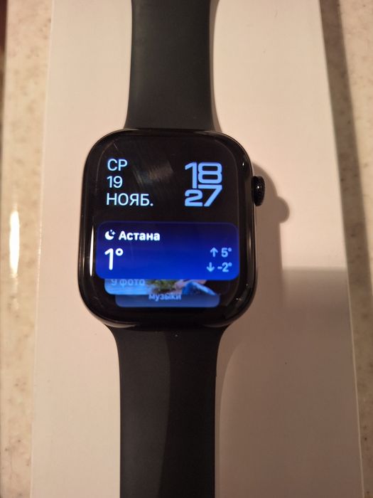 Apple Watch 10  46 mm Jet black