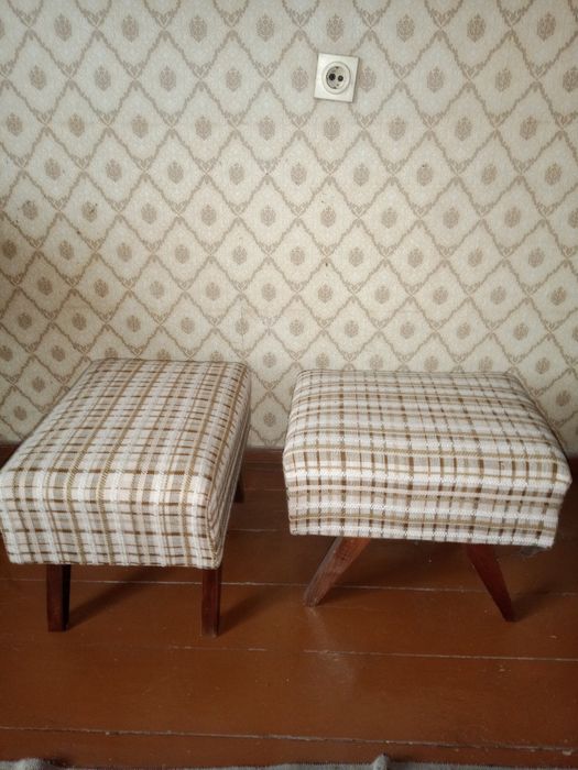 3бр. ретро тапицирани табуретки