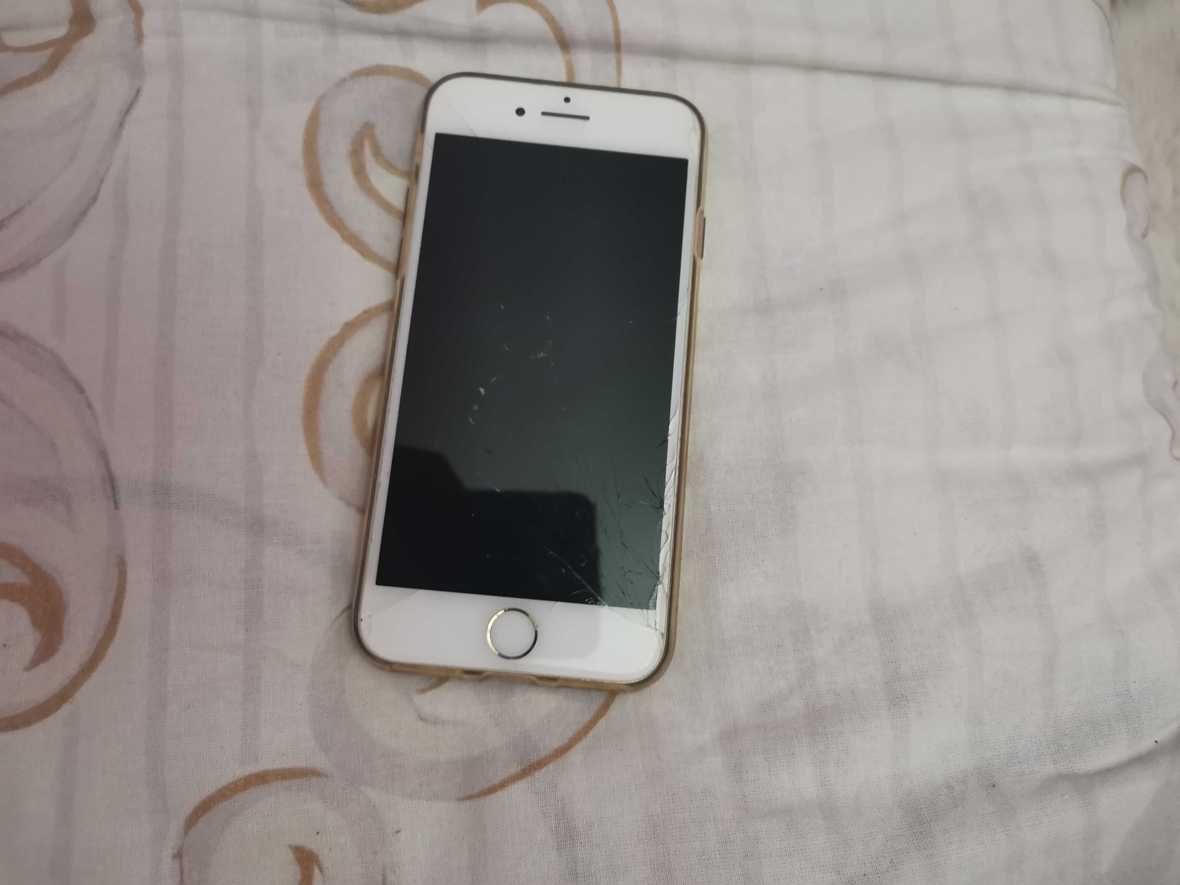 Продавам iphone 8