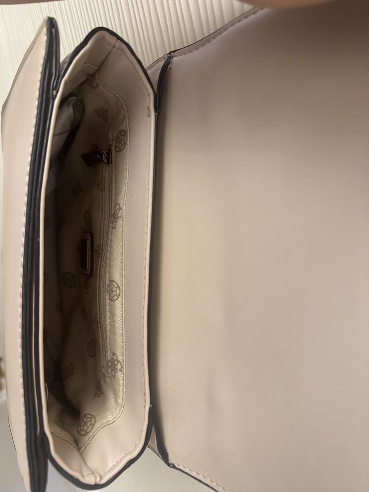 Малка чанта Guess