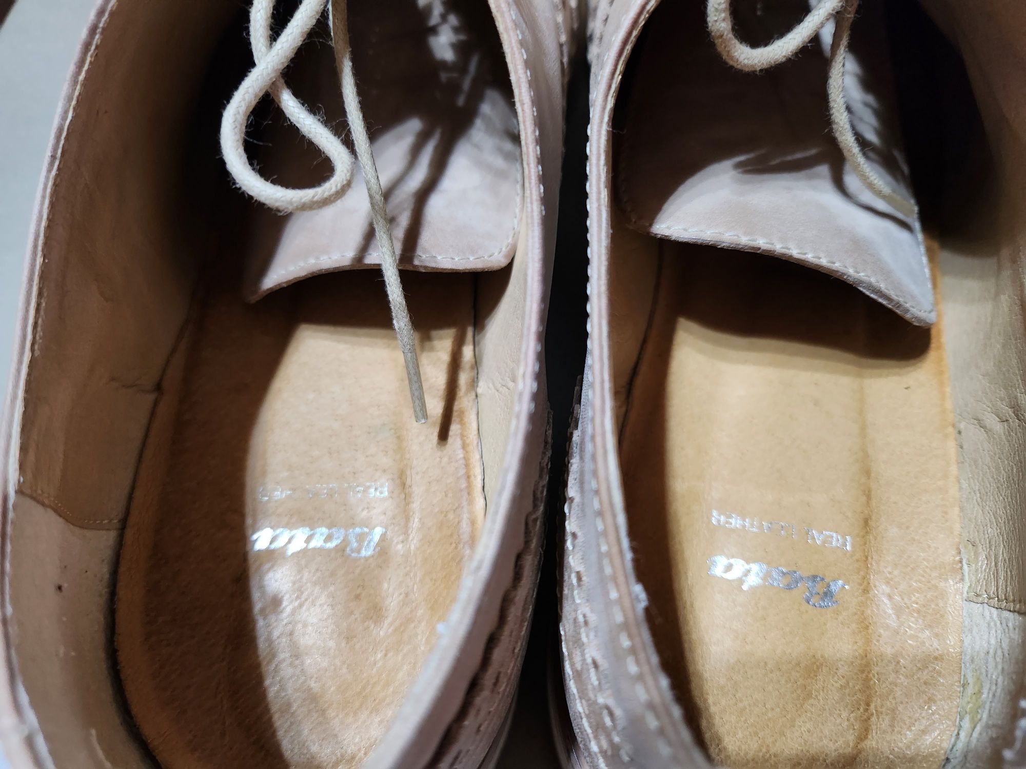 Обувки на марката Bata 38 номер