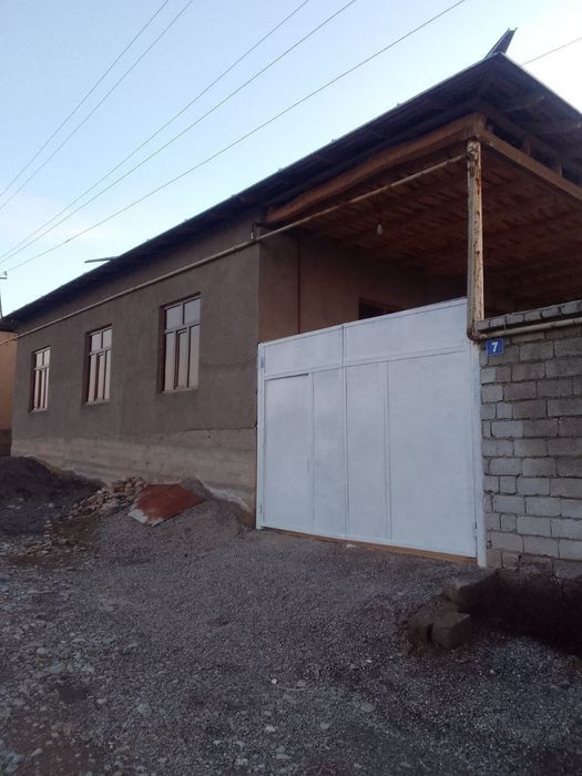 Uy sotiladi  parkent tumanida