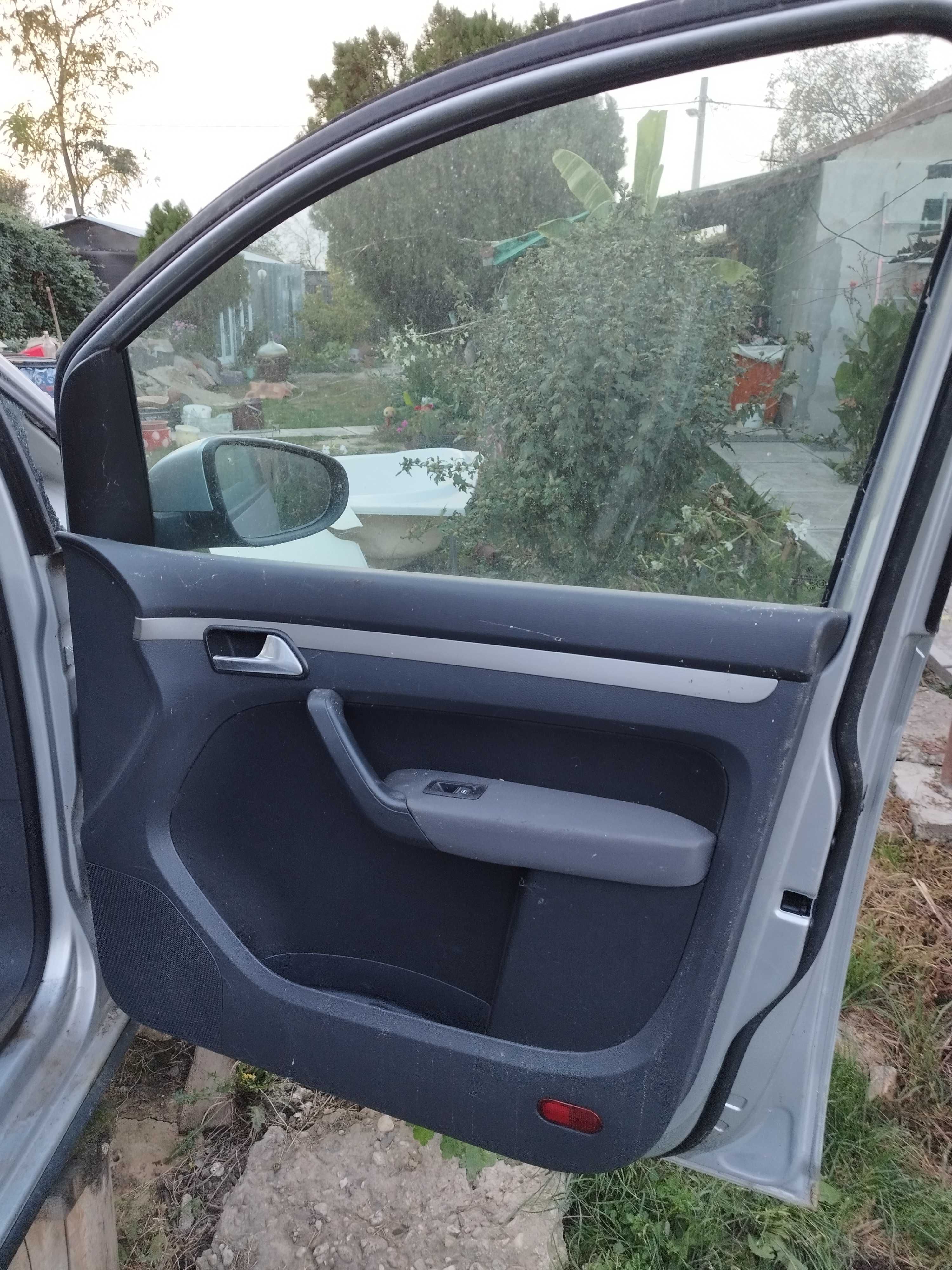 Vw touran 2010 piese interior+ cutie de viteza+tapiterie curat+faruri