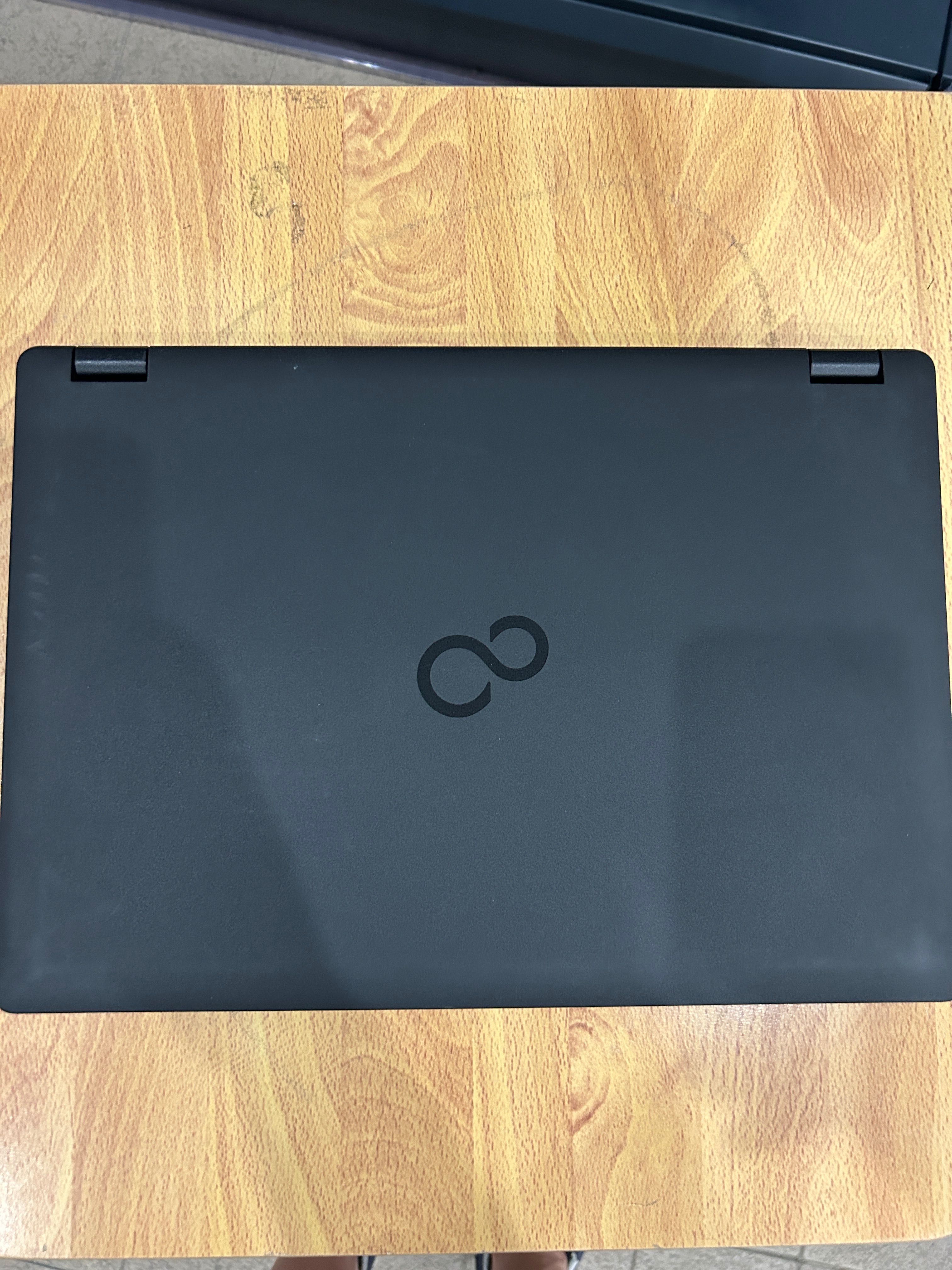 Като нов! Лаптоп Fujitsu E5411 i5-1135/8GB RAM/256GB с 3 мес. гар.