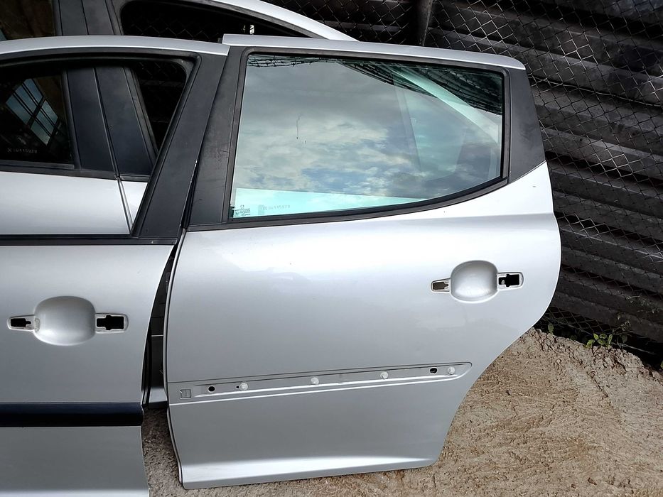 Врати Пежо 207 комби Peugeot sw стъкло врата лява дясна предна задна
