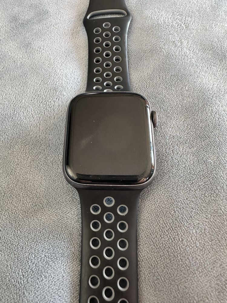 Vand Apple  iWatch 44 Nike edition 5th gen