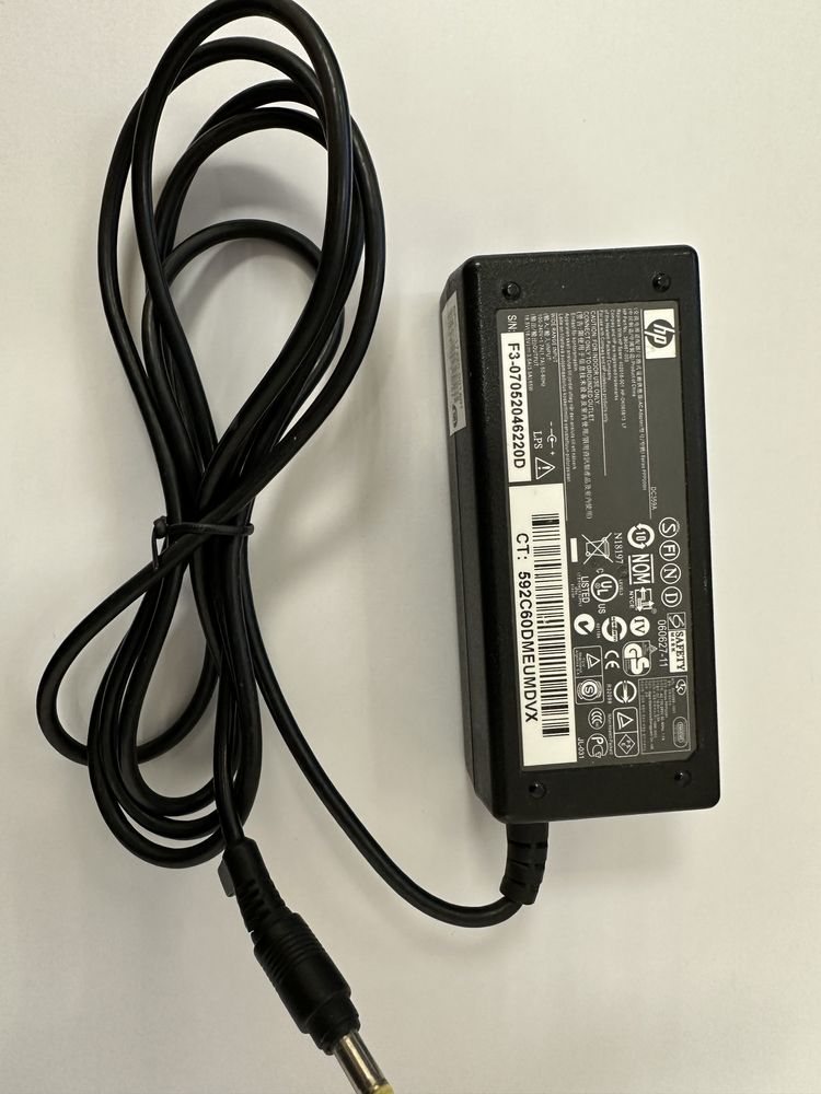Оригинално зарядно HP с кабел