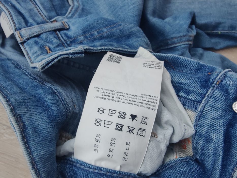 Vând blugi Boss, mărimea XS/S, de culoare albastră