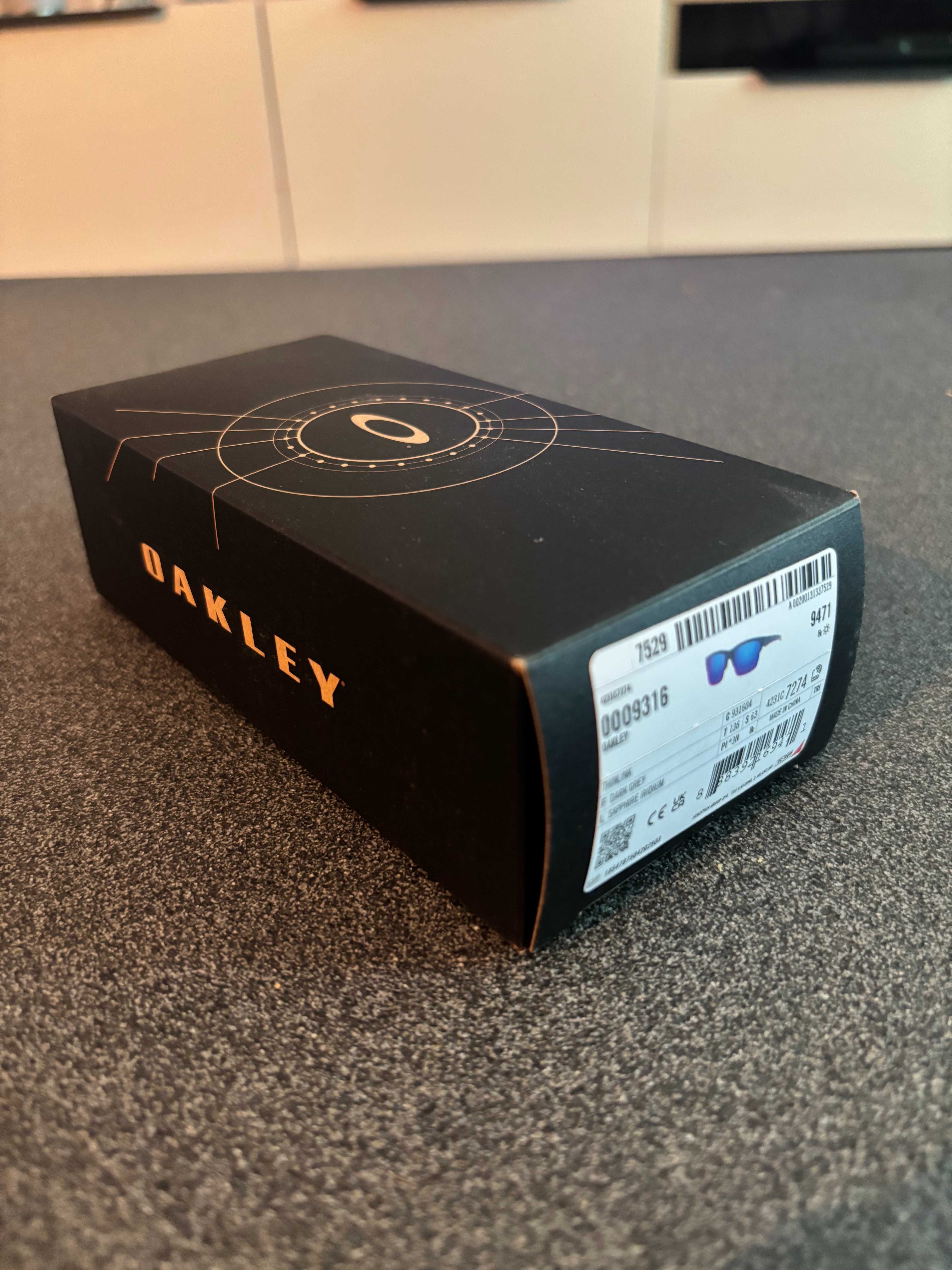 Продавам Чисто Нови Очила Oakley Thinlink