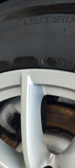 Vând anvelope Hankook 225/60/R18