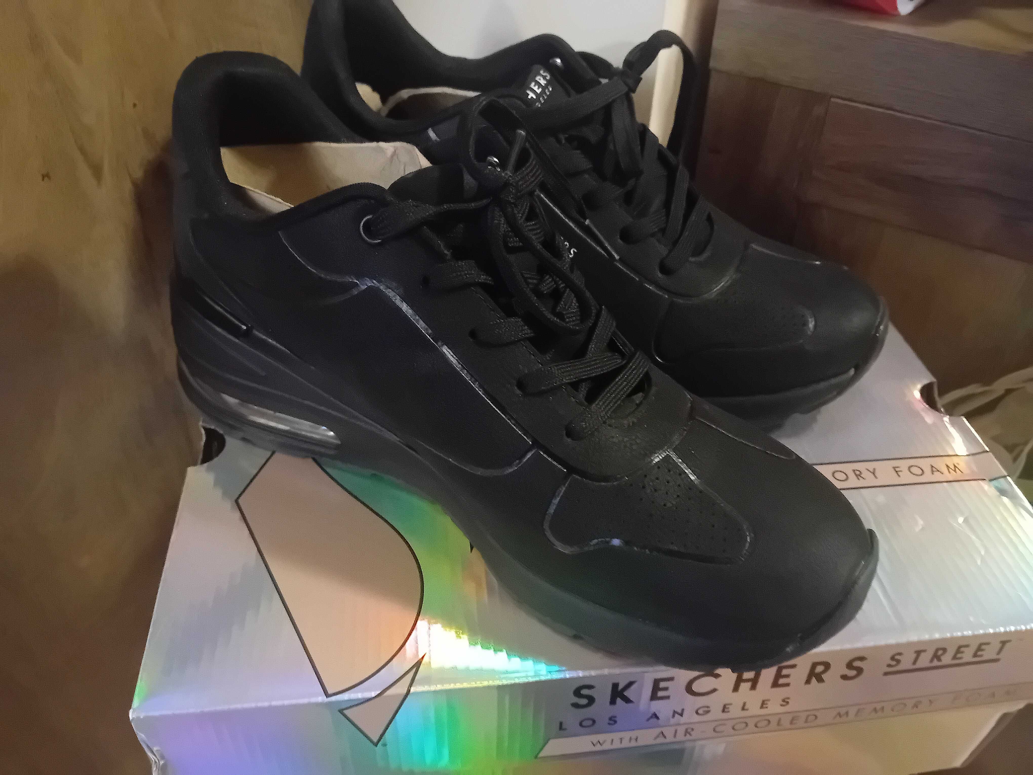Нови обувки Skechers номер 40.