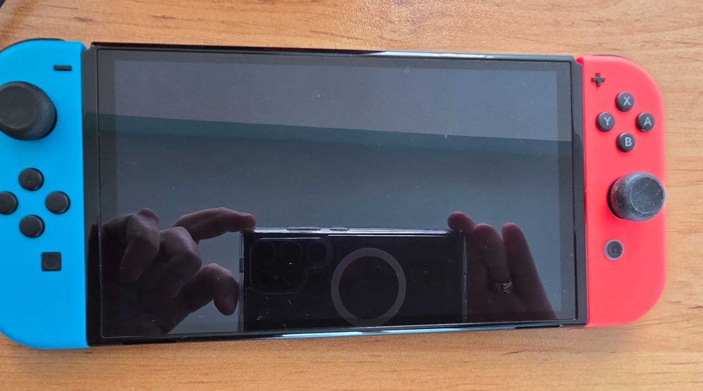 Nintendo Switch OLED 64 gb + 256 gb microSD + grip case + всички игри.