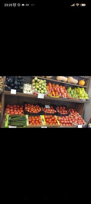 Продавам 2 бр.стелажи.