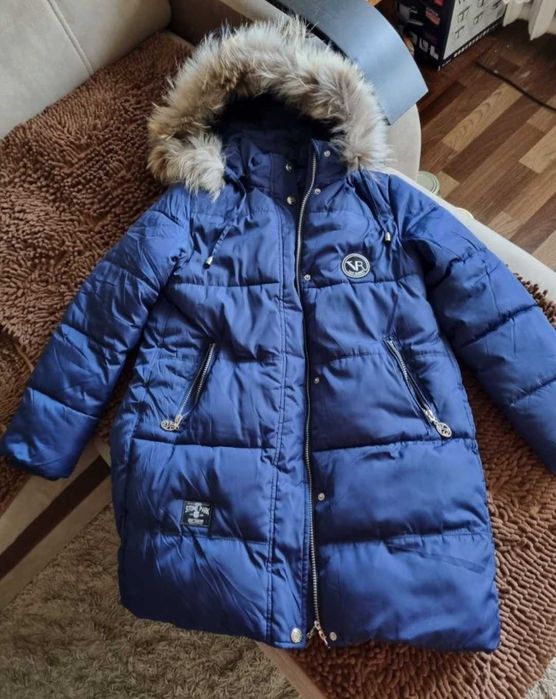 Продам куртку для девочки