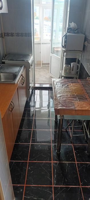 Inchiriez apartament 3 camere Manastur mobilat, cu loc de parcare.