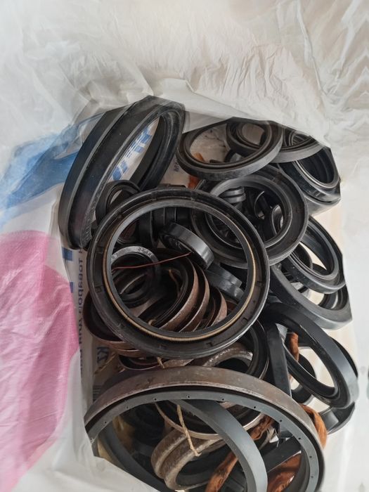 Сальники оригиналы разные