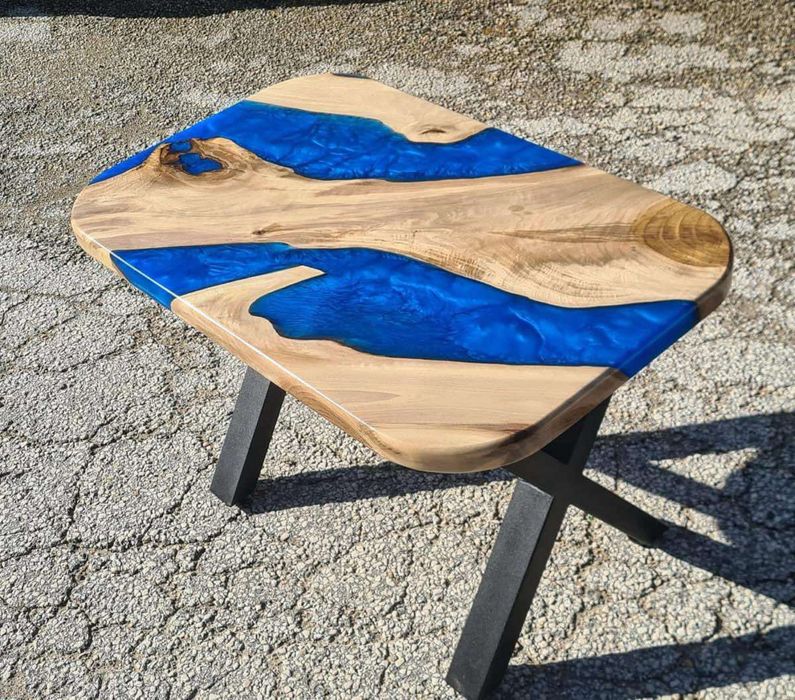 Холна масичка от орех и дъб с метални крака