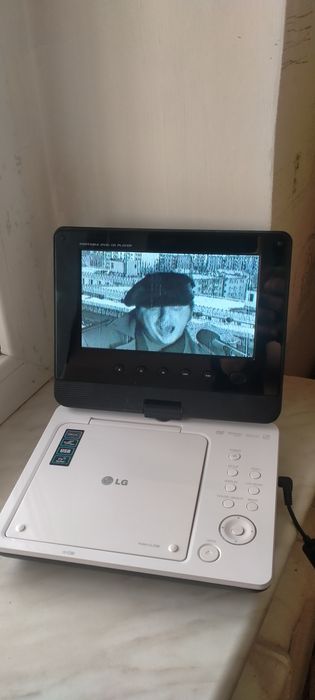 Портативный DVD проигрыватель.