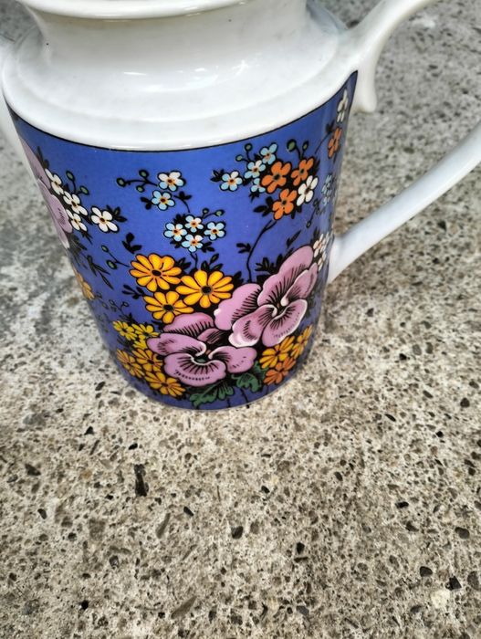 Порцеланов чайник