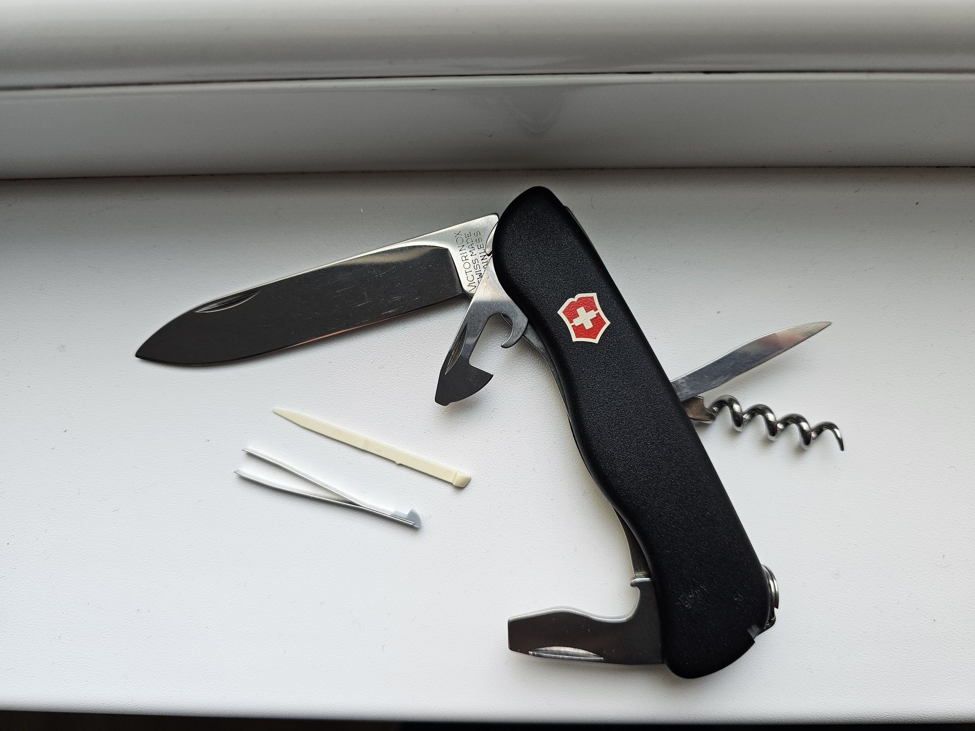 Ново швейцарско ножче Victorinox + подарък нов оригинален кожен калъф