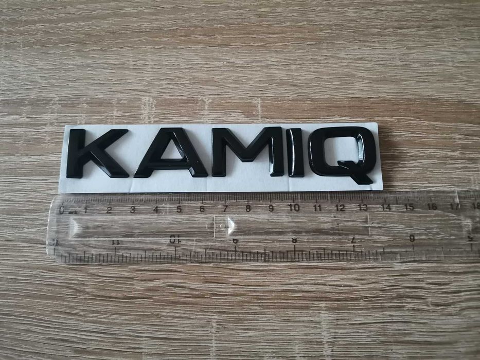 черен надпис Skoda Kamiq