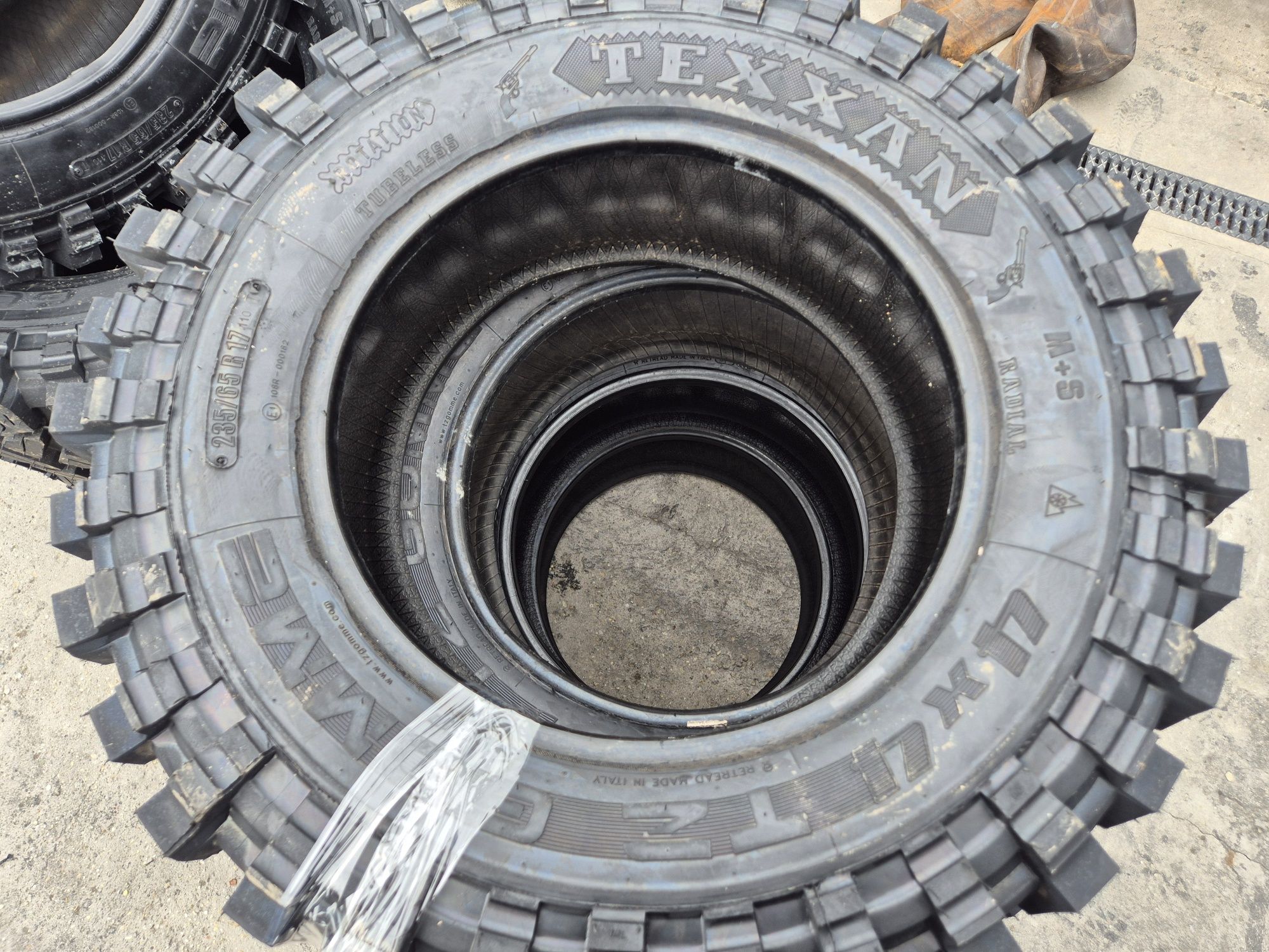 Anvelope off road  235/65R 17.