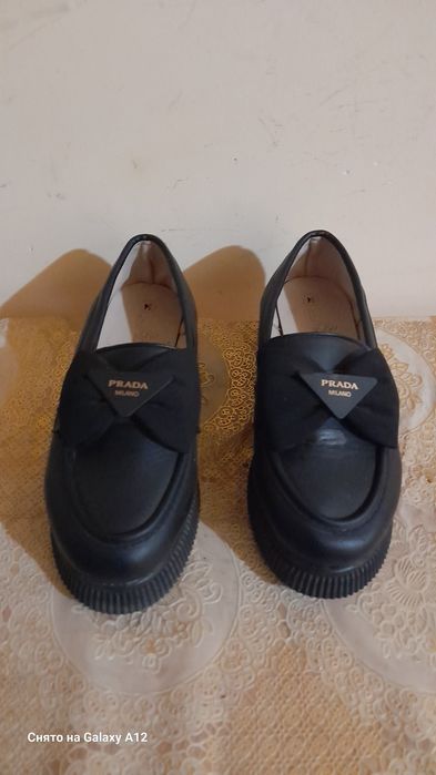 Продается обувь.