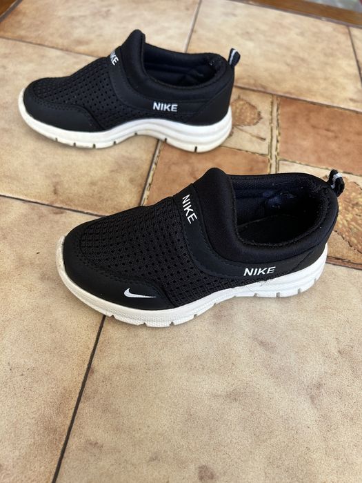 Adidasi nike baieti marimea 25