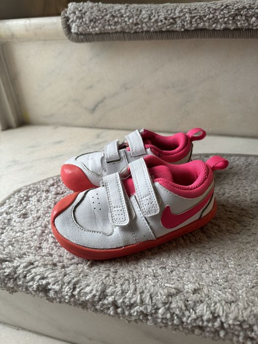 Tenisi Nike alb cu roz marimea 25