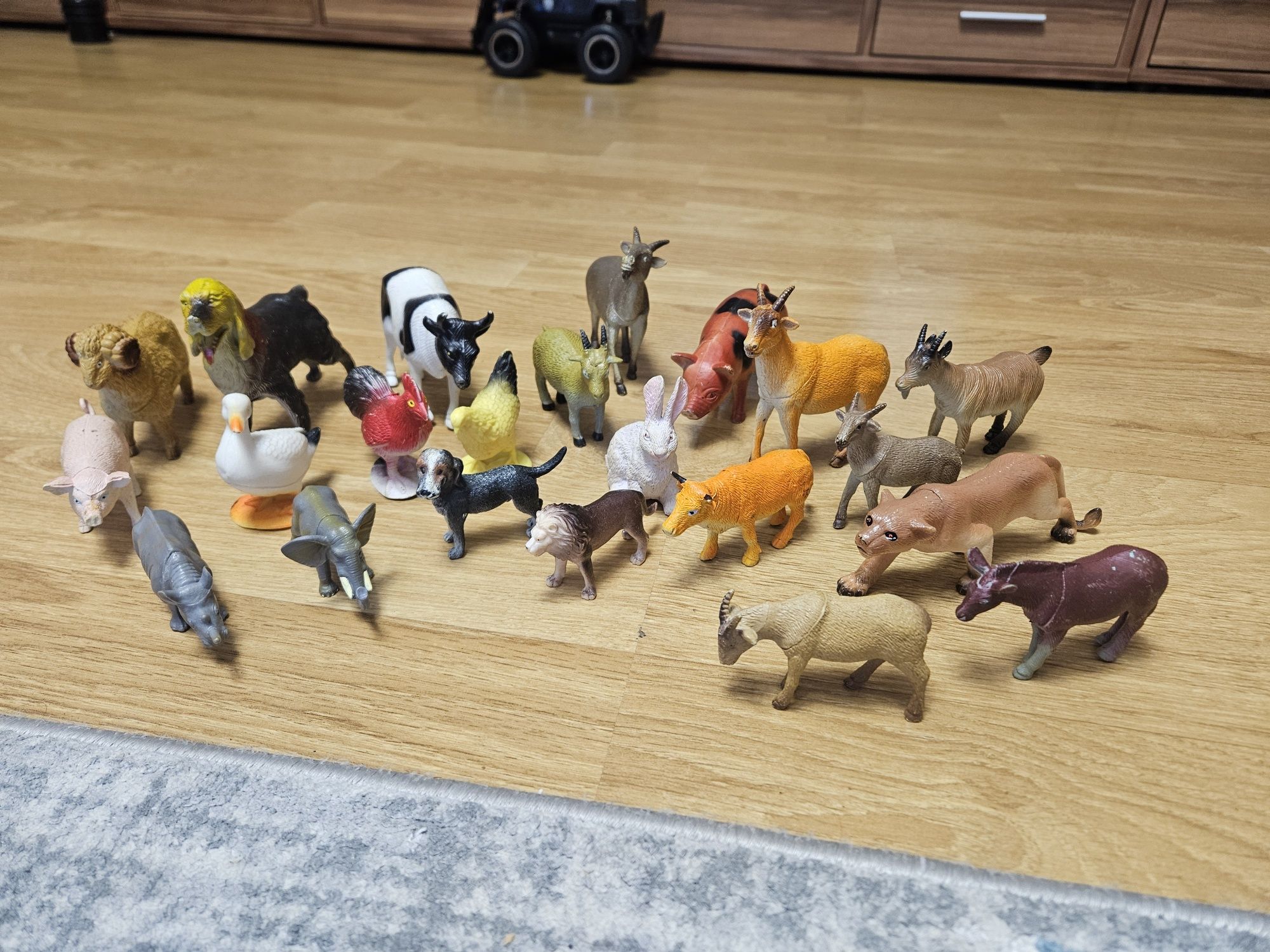 Figurine animale domestice si salbatice