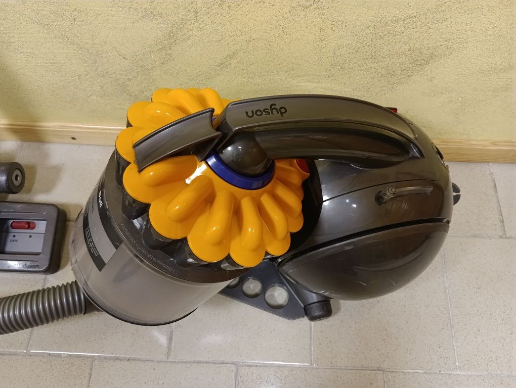 Dyson DC33C прахосмукачка Cyclone - 195 лв