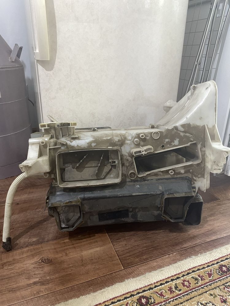 Корпус отопителя в сборе LC100/LX470