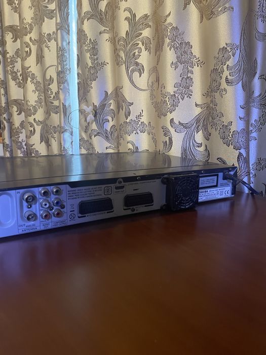 înregistrator DVD Toshiba D- R400 cu conversie la 1080p