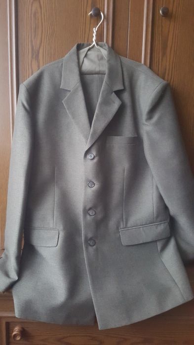 Продам костюм тройку