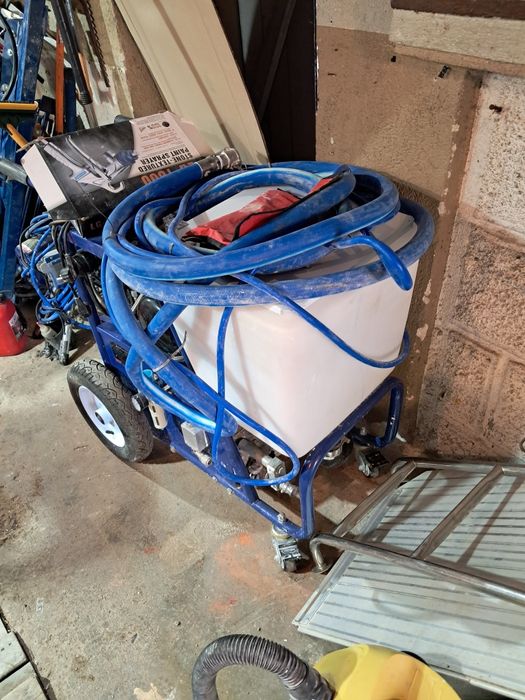 Машина за мазилки и шпакловки TEXTURE SPRAYER PS8
Машината е на два об