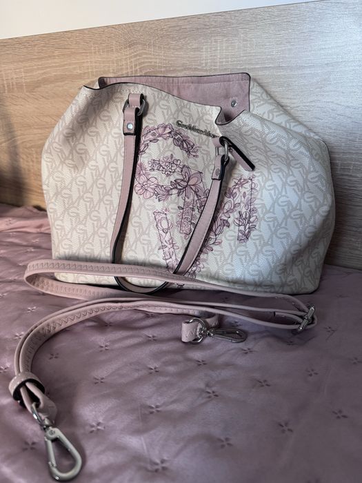 Дамски чанти и портмонета