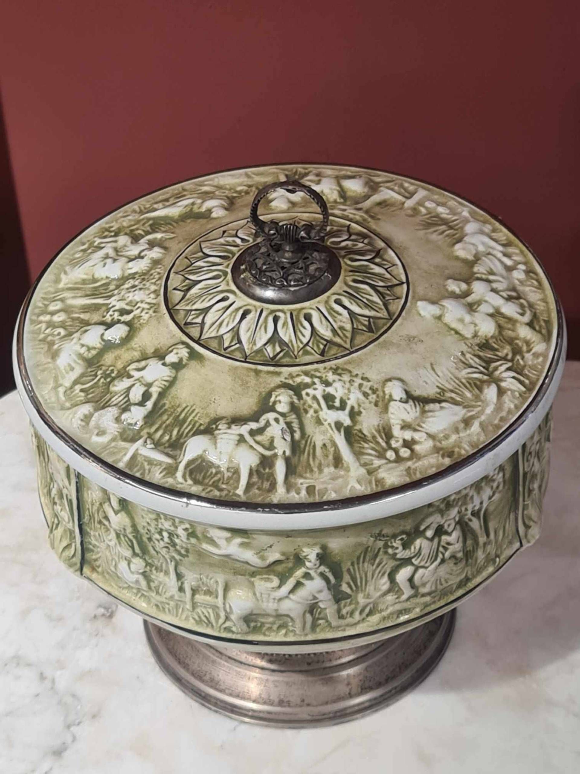 Bomboniera din portelan si argint R. Capodimonte Italia