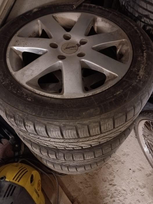 Продавам лети джанти със зимни гуми