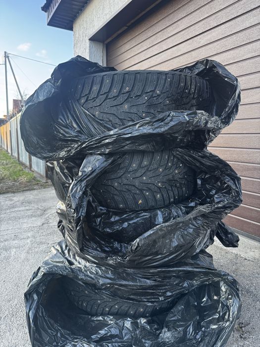 Продам комплект зимних шин NEXEN 225/40/18