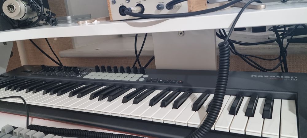 Миди клавиатура novation 61